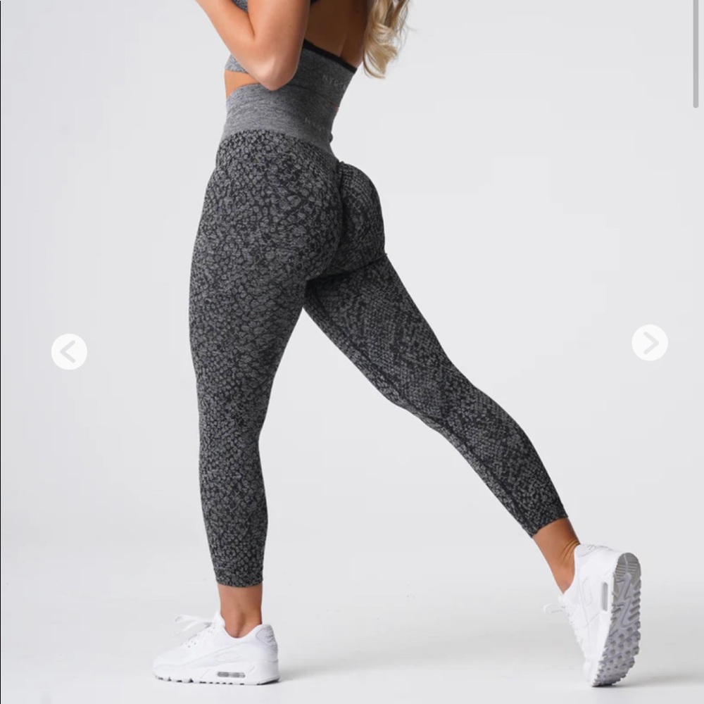 High rise seamless NVGTN Leggings Size M